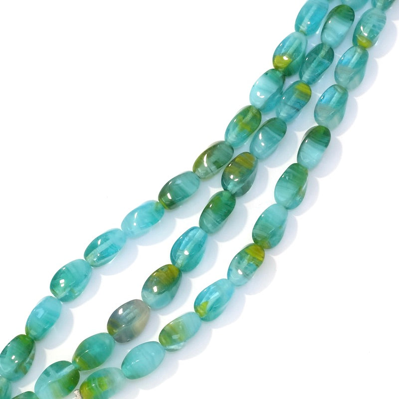 Fil de perles de Bohème ovales twistées 9x6mm Vert turquoise transparent