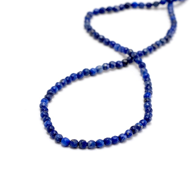 Fil de perles de Lapis Lazuli facettées 2mm naturelles non teintes