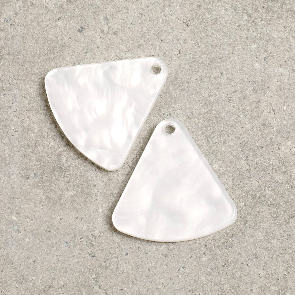 2 Pendentifs Triangles effet Nacre en Plexi acrylique