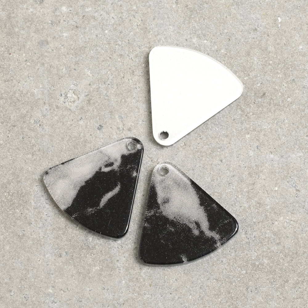 2 Pendentifs Triangles effet Marbre noir en Plexi acrylique