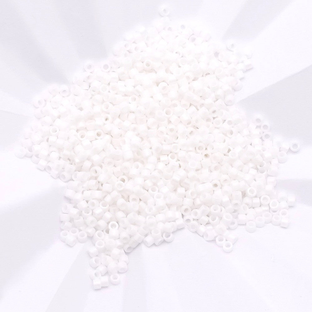 8 grammes de perles Miyuki Délica 11/0 White Matted N°0351