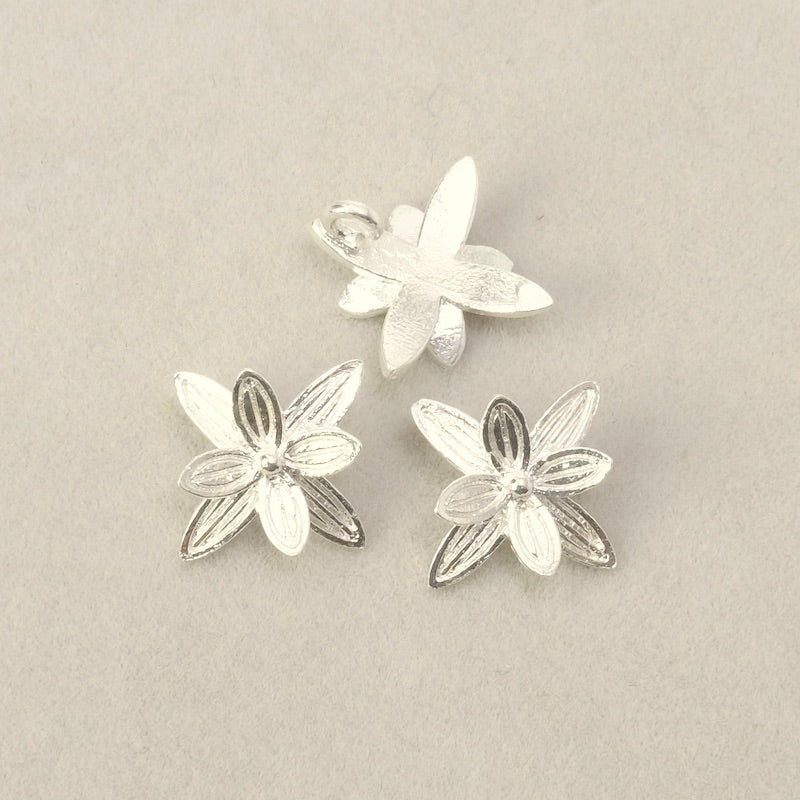 2 Pendentifs Fleur en laiton Argenté 925 Premium