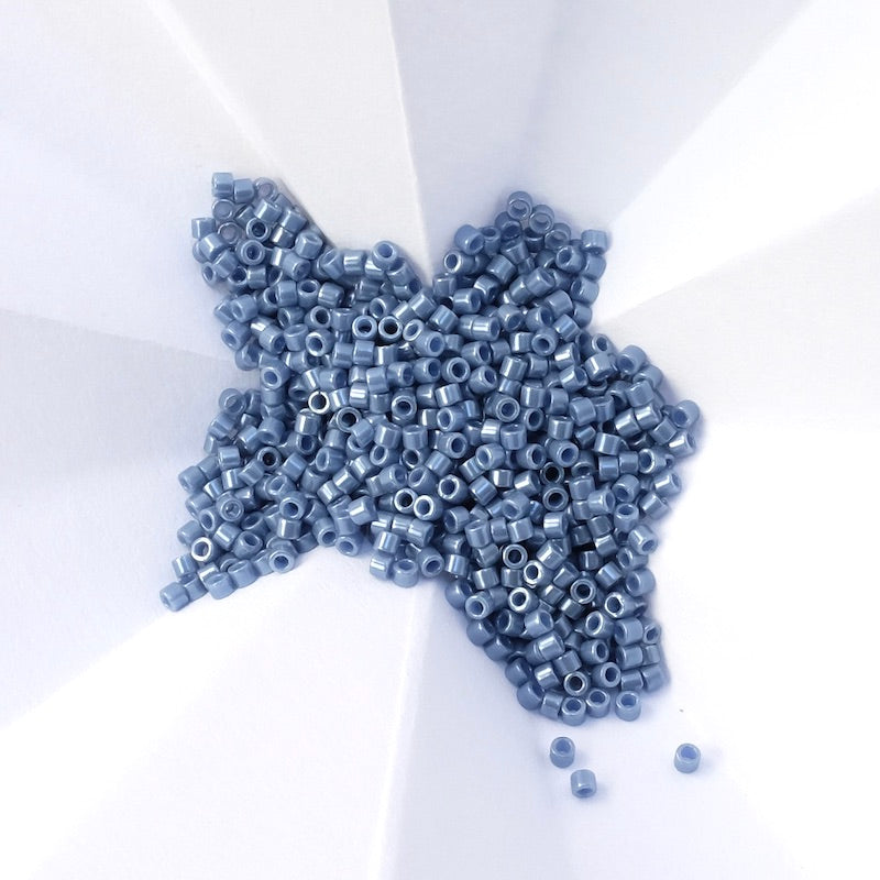 5 grammes de perles Miyuki Délica 11/0 Opaque Blueberry Luster DB0267