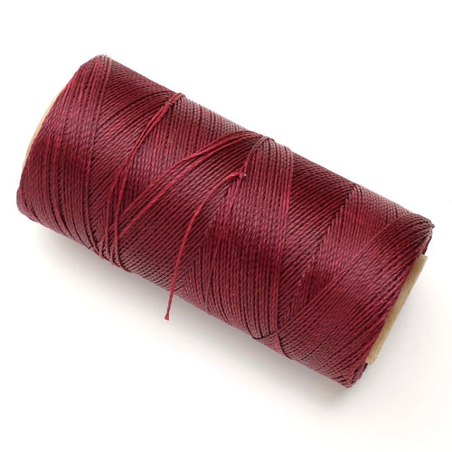 Bobine de fil ciré bordeaux pour micro macramé.