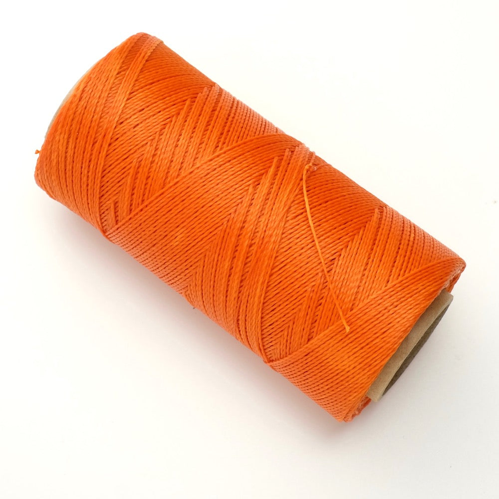 Bobine de fil ciré Linhasita 0,5mm pour micro macramé - Mandarine