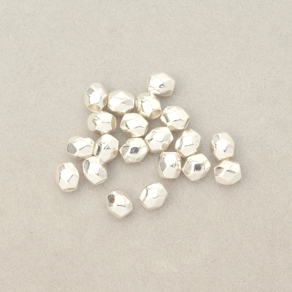 8 perles facettées 4mm en Laiton Argenté 925 Premium