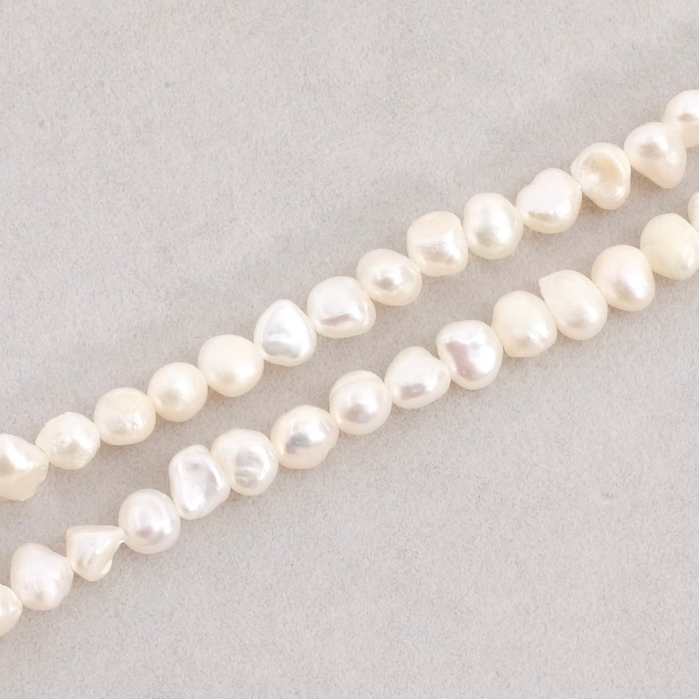 Fil de petites perles 5mm irrégulières de Nacre naturelle