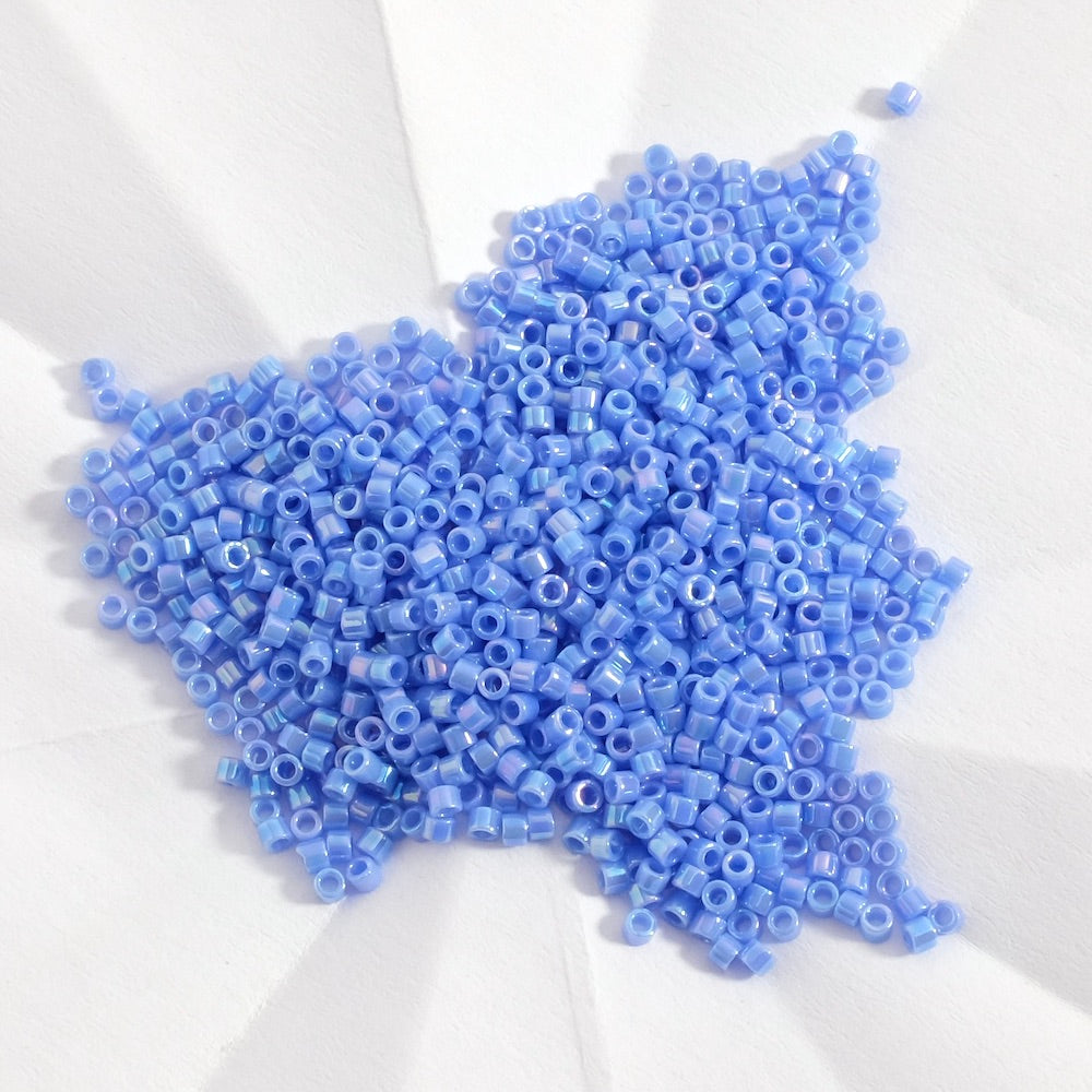 5 grammes de Miyuki Délica 11/0 DB0167 Opaque medium blue AB