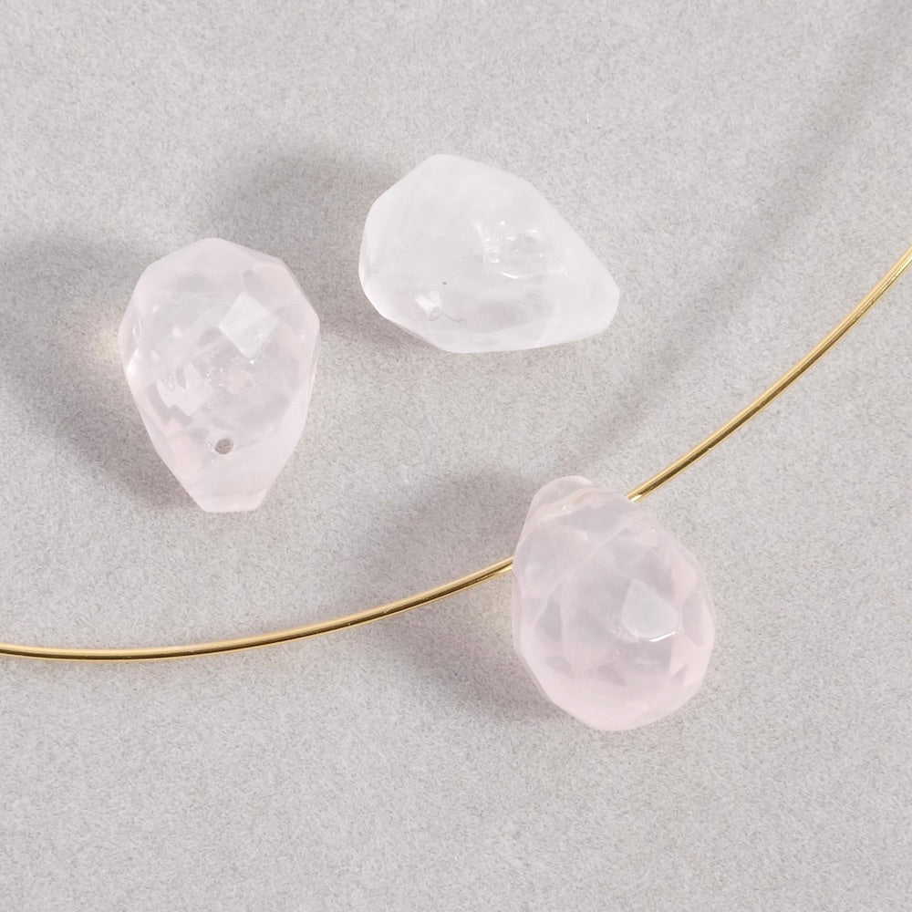 Perle naturelle goutte facettée 10 x 13,5mm en Quartz rose
