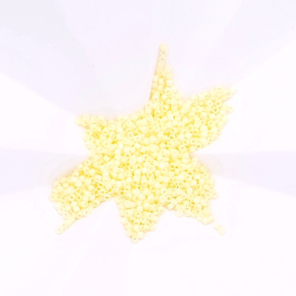8 grammes de perles Miyuki Délica 11/0 Opaque pale yellow matted N°1511 