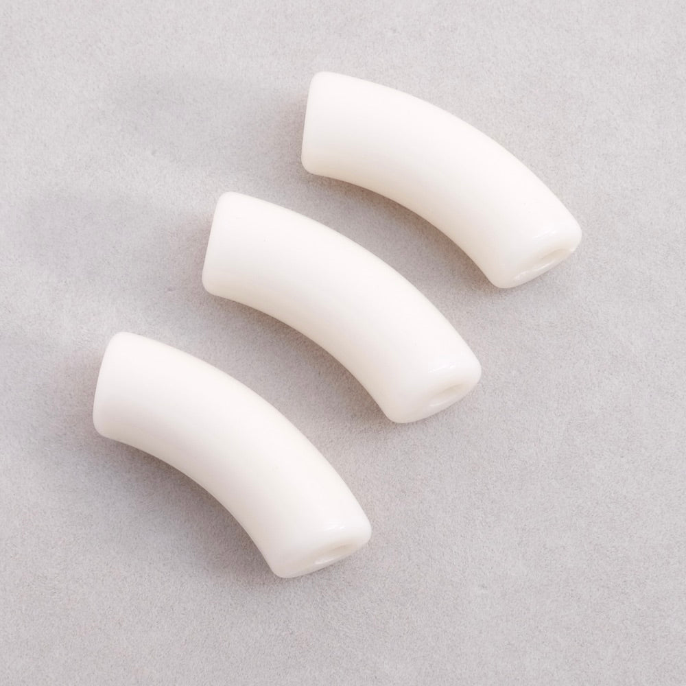 Perle tube courbe incurvée en acrylique blanc cassé à l&#39;unité