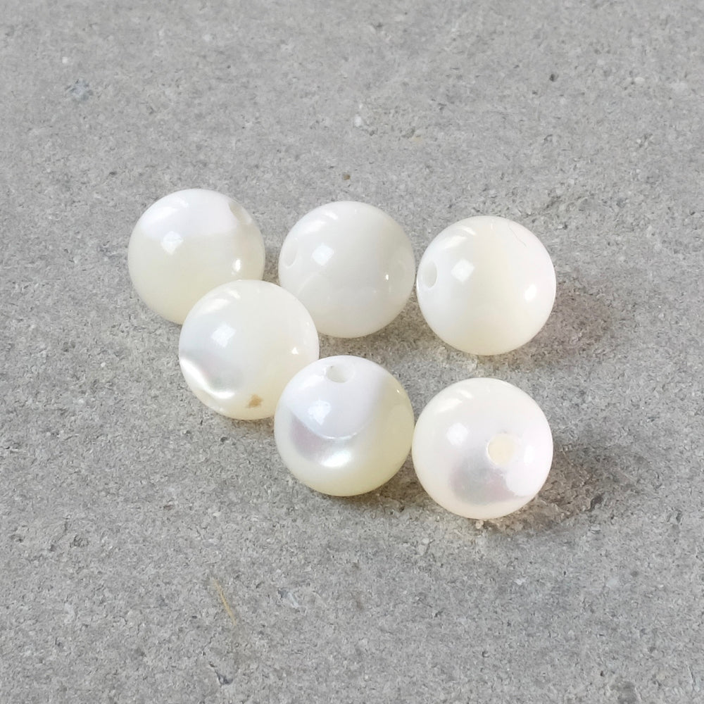6 perles rondes 8mm de Nacre blanche
