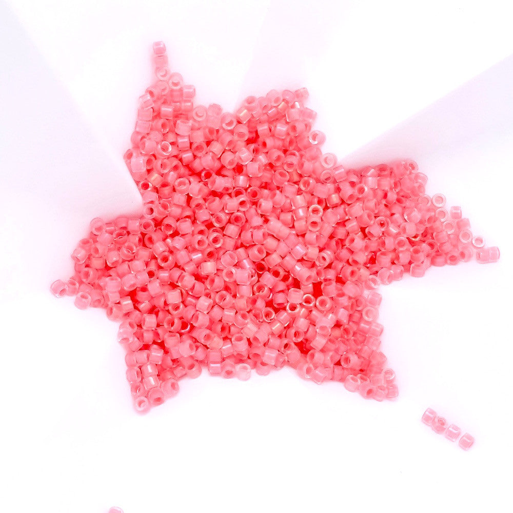 8 grammes de perles Miyuki Délica 11/0 Lined rose pink AB N°0070