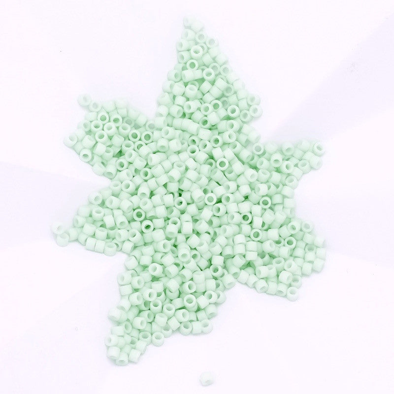 8 grammes de perles Miyuki Délica 11/0 vert pastel mat N°1516