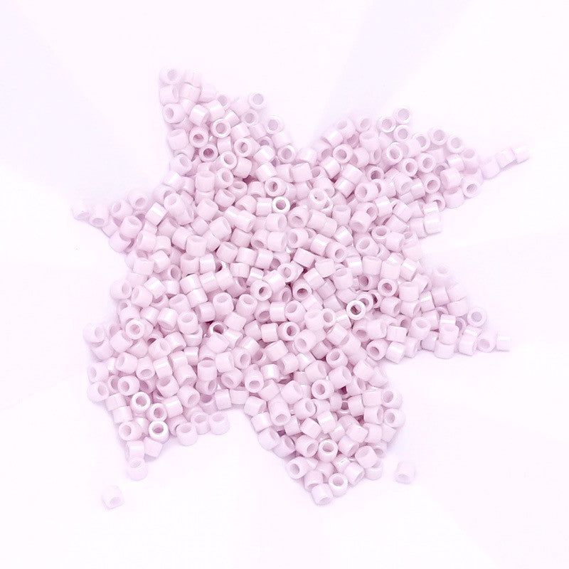 5 grammes de perles Miyuki Délica 11/0 rose poudré DB1534.