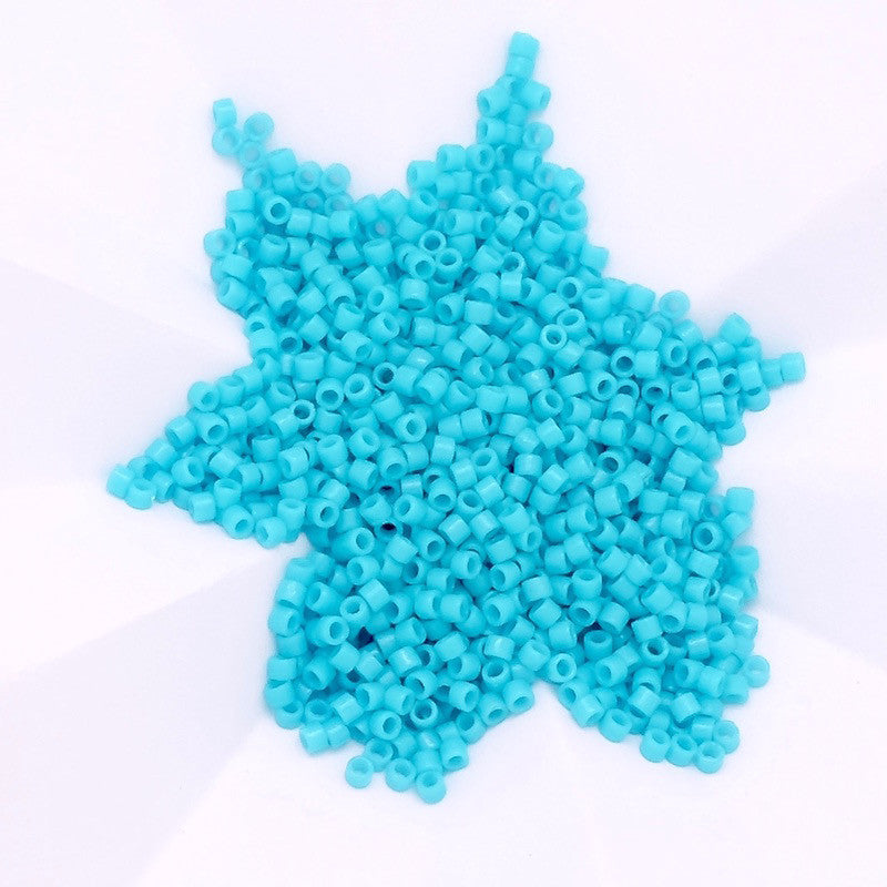 Perles Miyuki Délica 11/0 turquoise DB2130 cylindriques en verre.