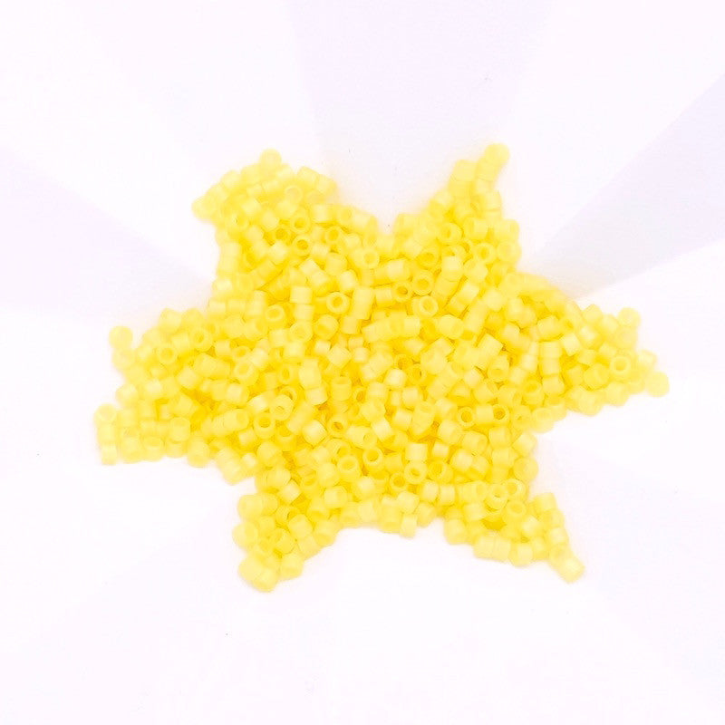 8 grammes de perles Miyuki Délica 11/0 jaune mat N°854 