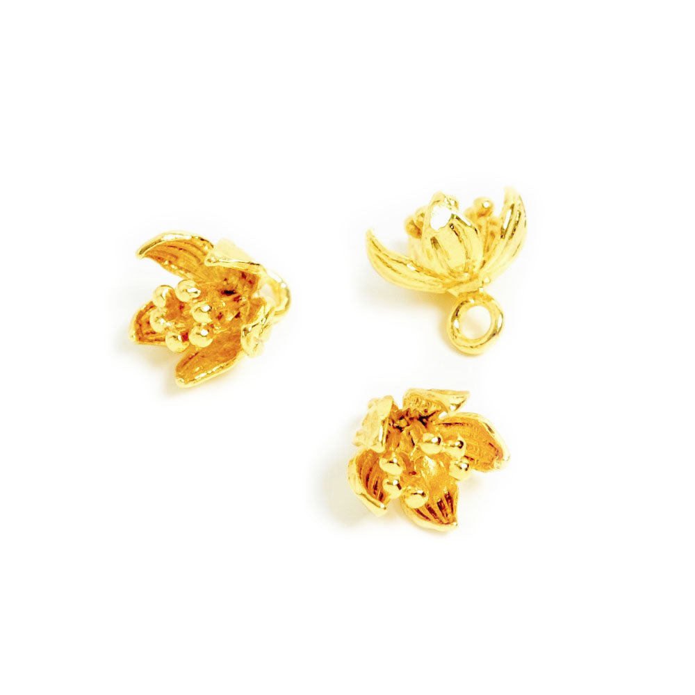 2 petits pendentifs Fleurs en laiton doré à l'or fin 24K