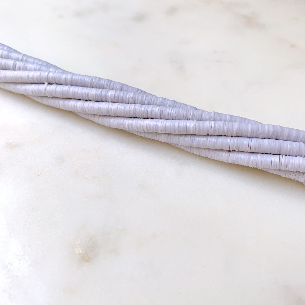 Véritables Perles Heishi 6mm de vinyle Vulcanite africain Blanc