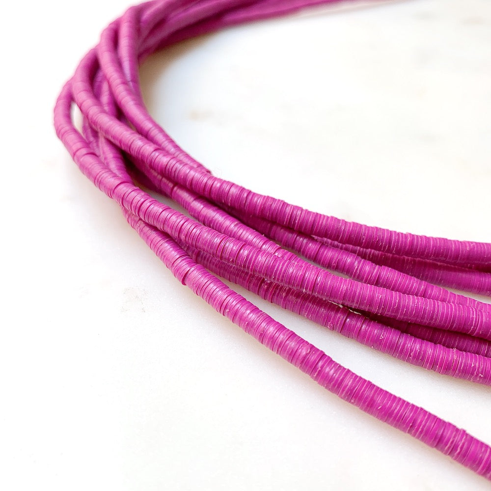 Véritables Perles Heishi 4mm de vinyle Vulcanite africain Magenta