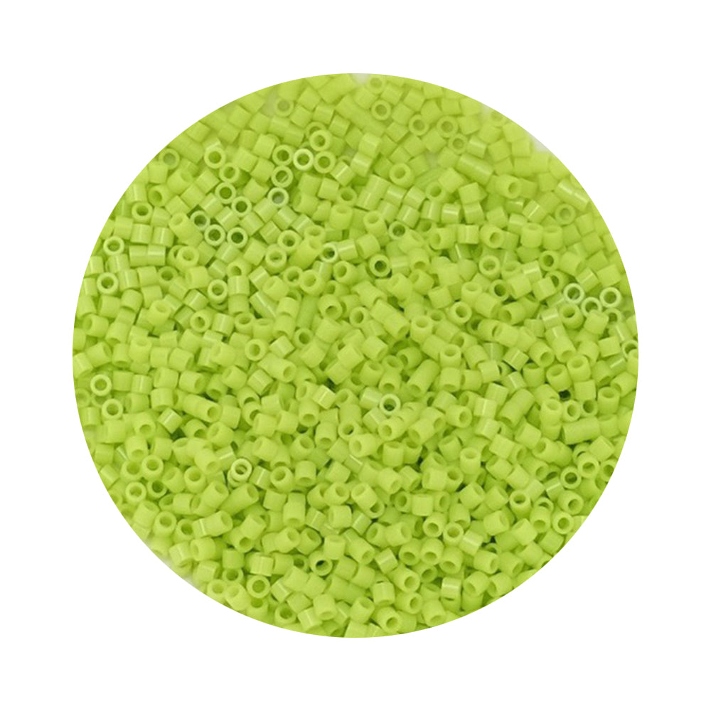 5 grammes de perles Miyuki Délica 15/0 Opaque Chartreuse DBS 0733