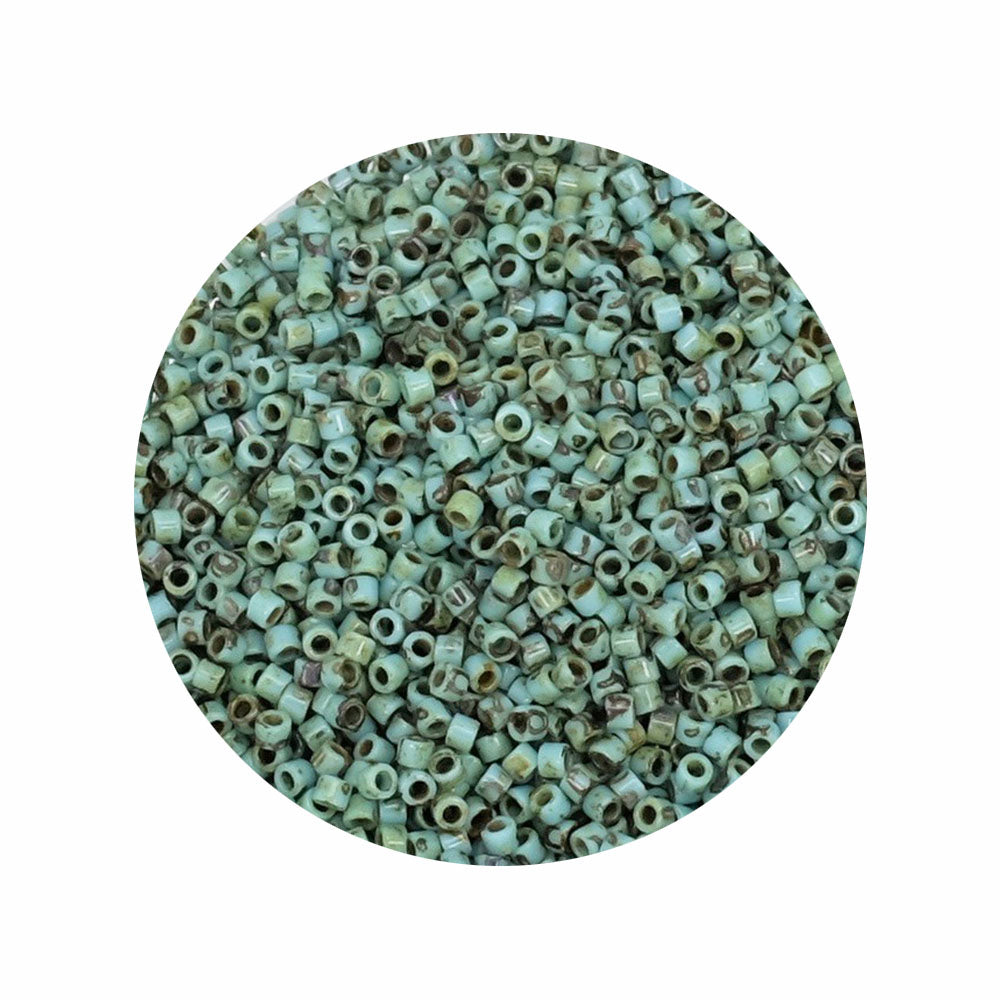 8 grammes de perles Miyuki Délica 11/0 Opaque Turquoise Picasso DB2264