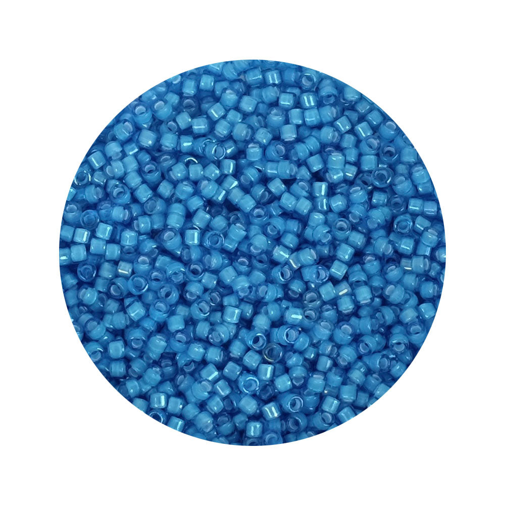 8 grammes de perles Miyuki Délica 11/0 Capri Blue AB Lined White DB1783