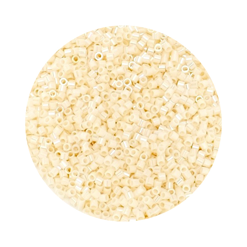 5 grammes de perles Miyuki Délica 15/0 Opaque Cream AB DBS 0157
