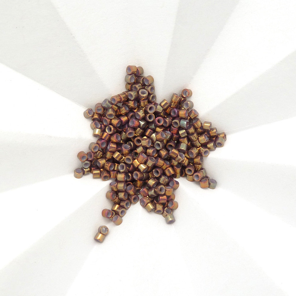 8 grammes de perles Miyuki Délica 11/0 Irisé métallisé opaque lustré N°1010