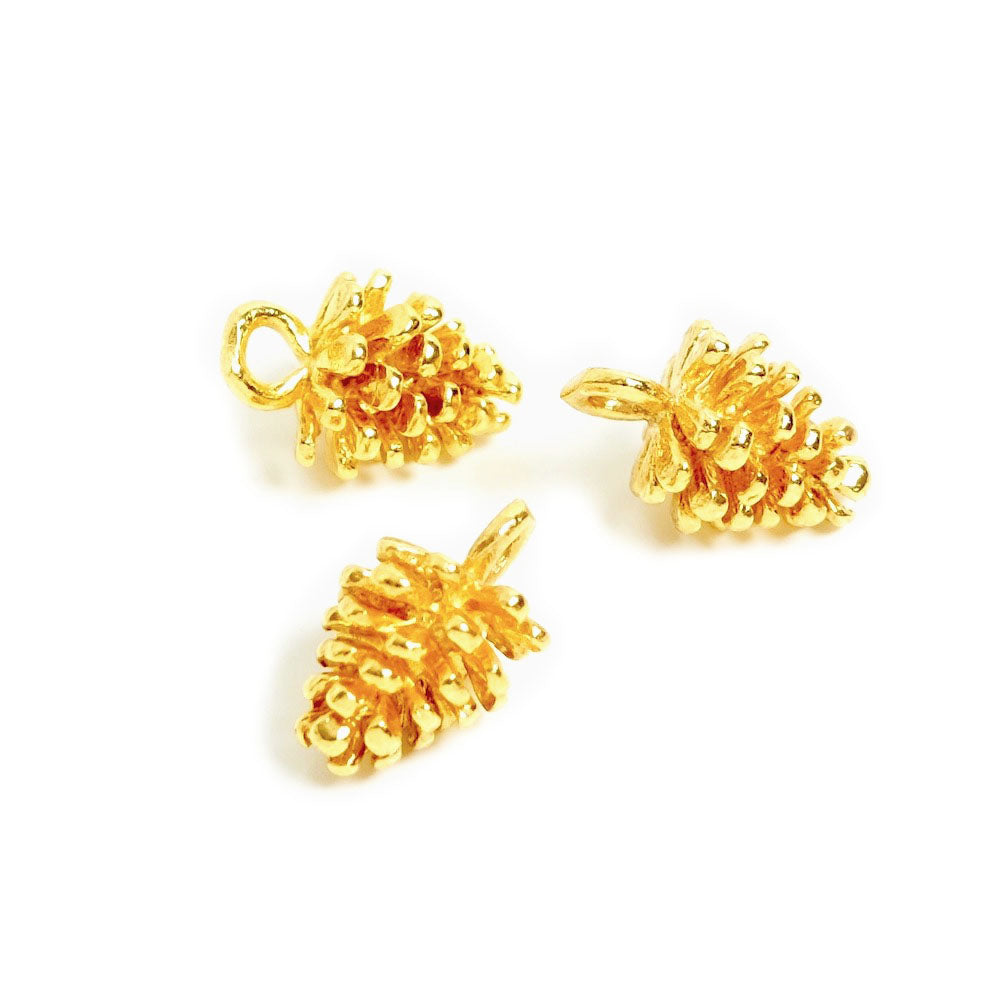 2 petits pendentifs Pommes de pin en laiton doré à l'or fin 24K