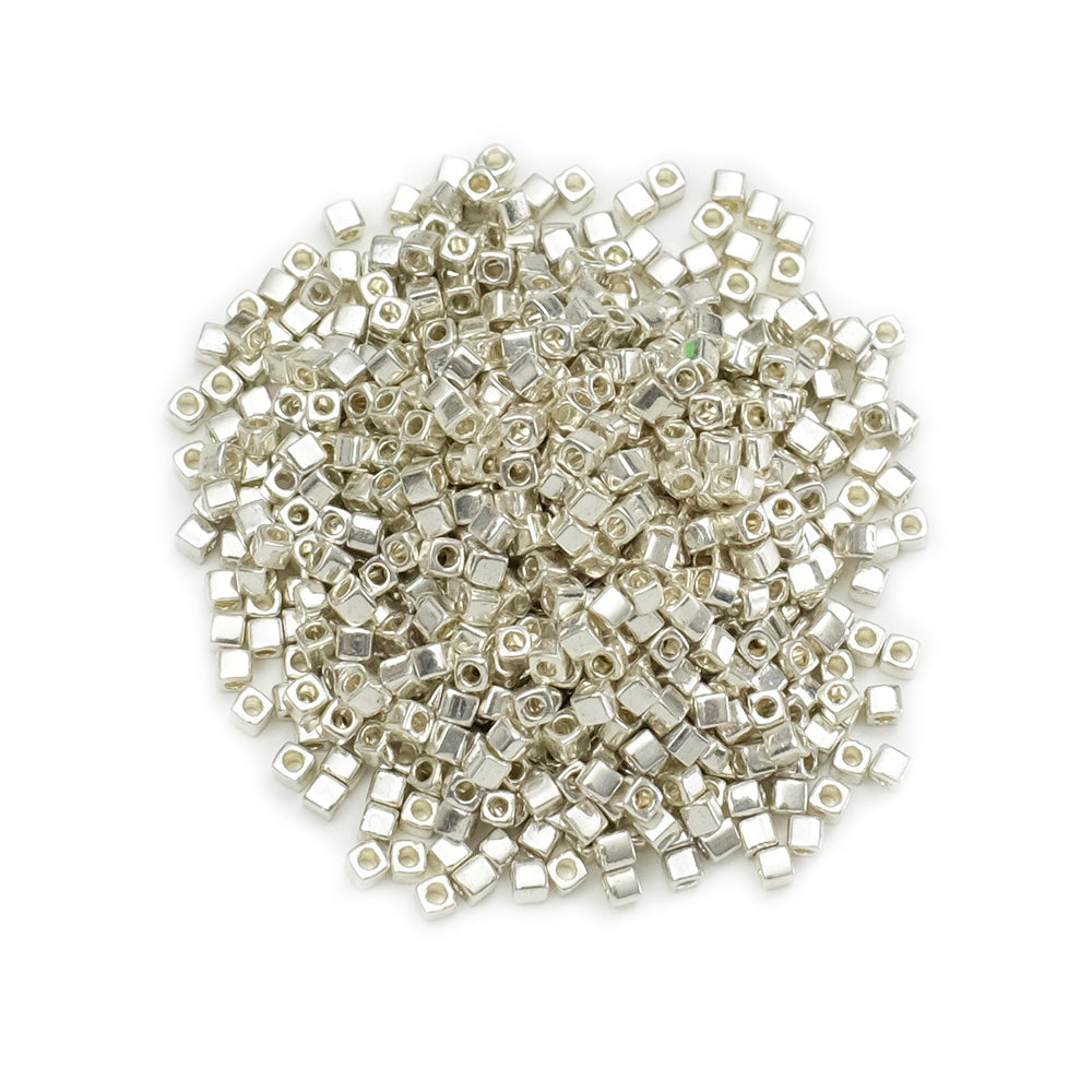 8 grammes de perles Miyuki Square Beads 1,8mm Galvanized Silver SB1051