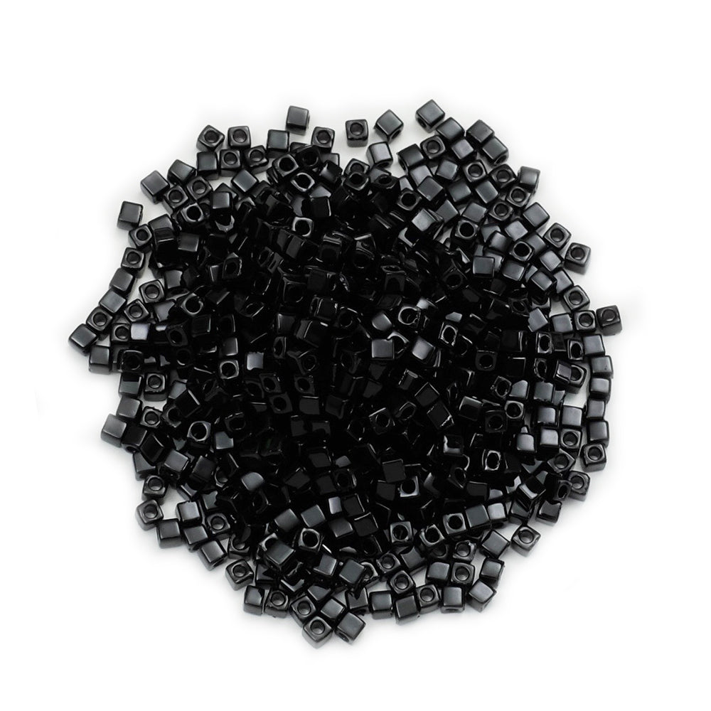 8 grammes de perles Miyuki Square Beads 1,8mm Black SB0401