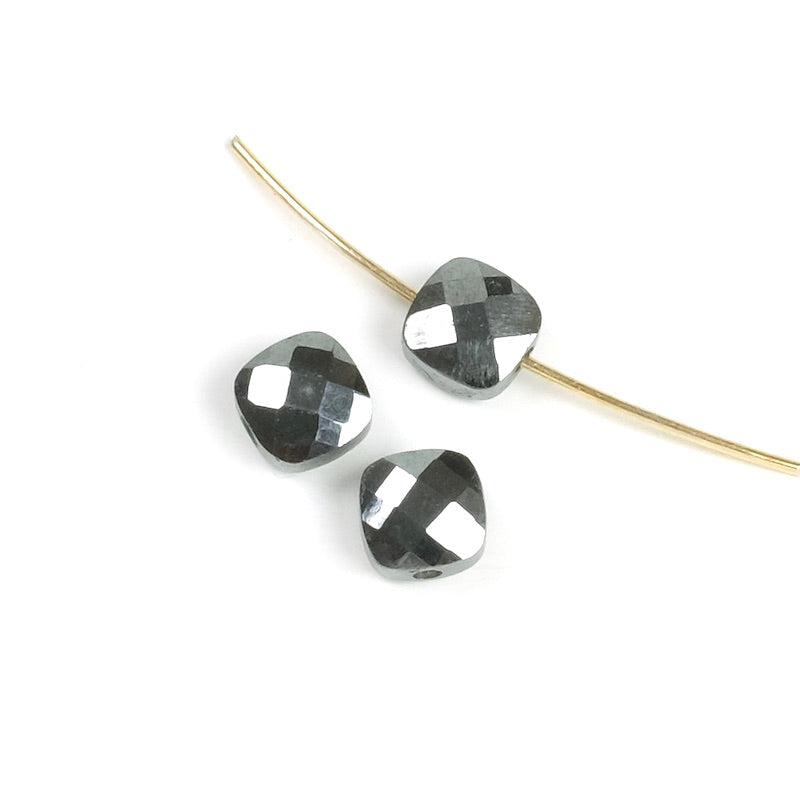Perle naturelle carrée 6mm taille coussin en Hématite