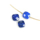 Perles naturelles carrées 6mm en Lapis Lazuli sur fil doré.