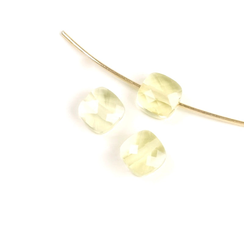 Perle naturelle carrée 6mm taille coussin en Lemon green gold