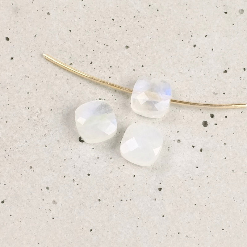Perle naturelle carrée 6mm taille coussin en Pierre de Lune