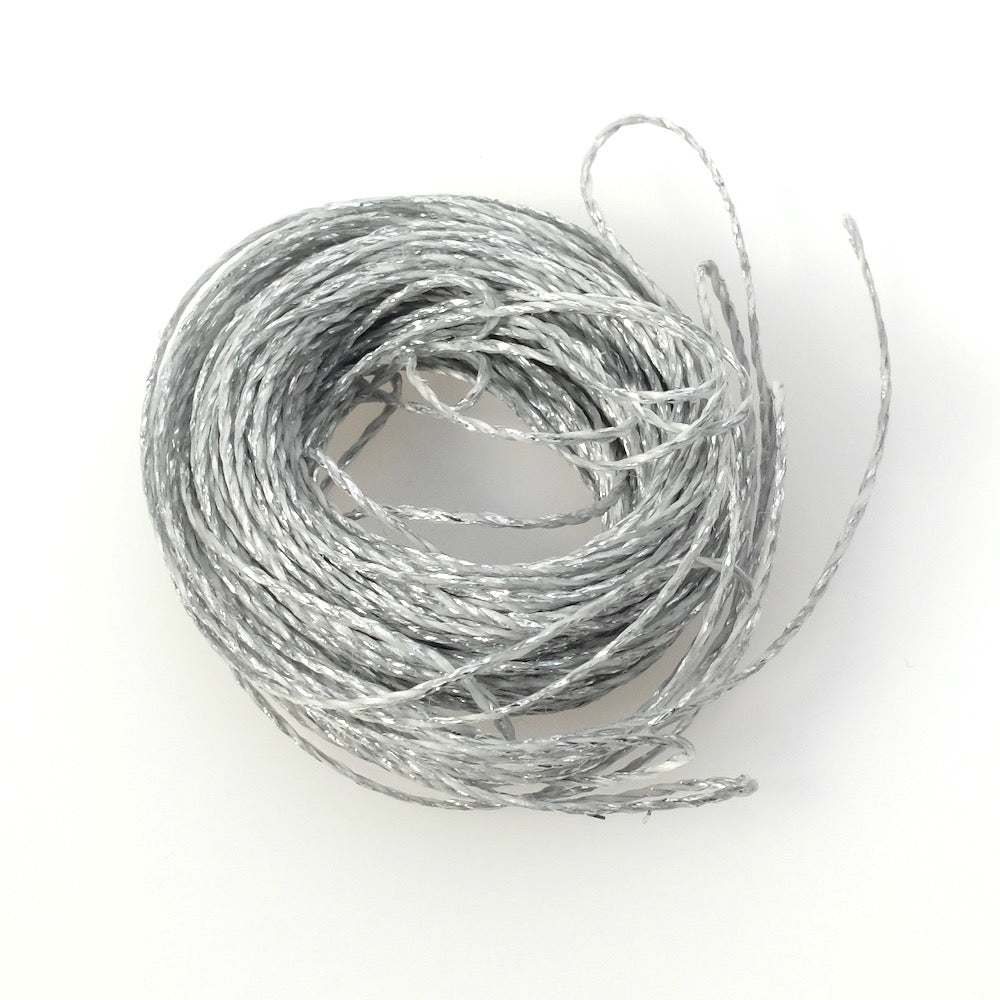 10 metres Linhasita 0.5mm waxed thread for micro macramé - Silvered