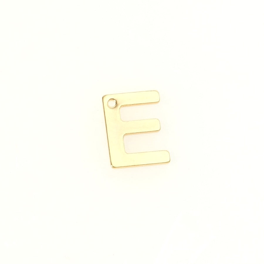 Letter E pendant in 18K gold-plated 304 stainless steel