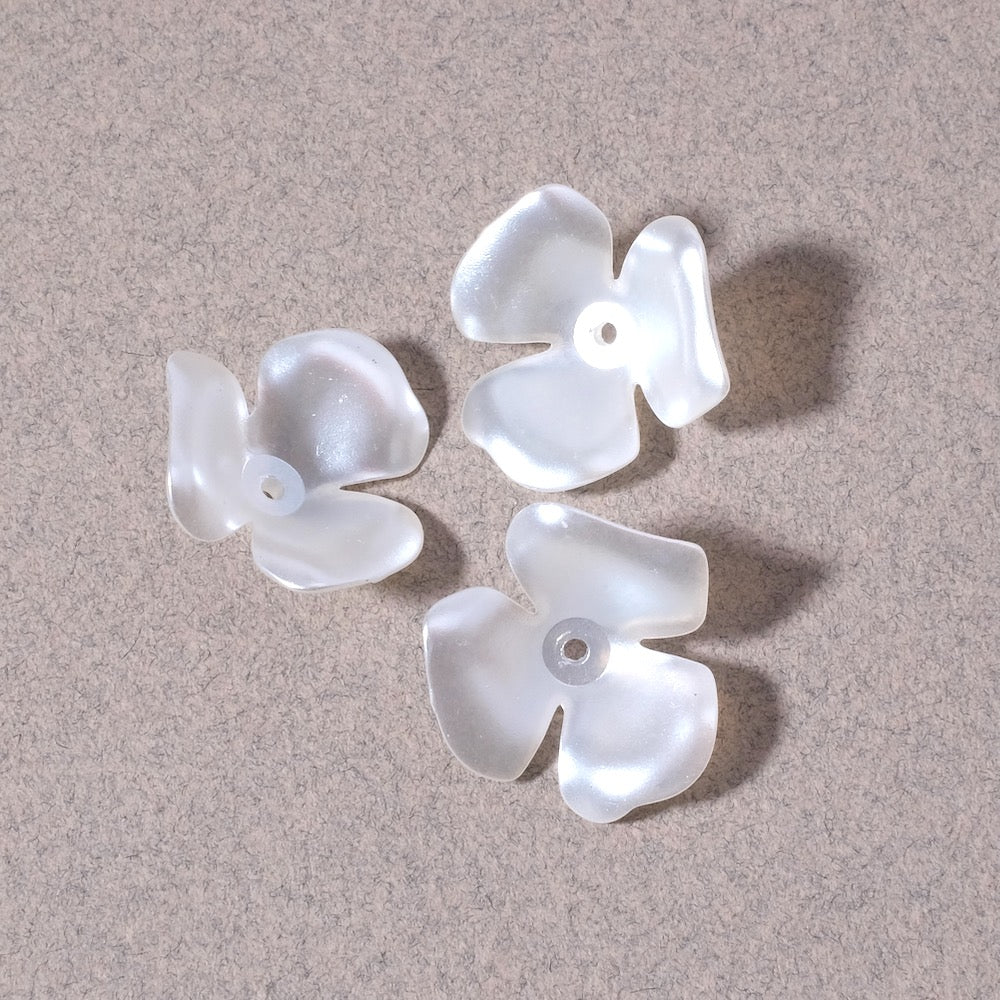 8 Pearly white acrylic Flower bowls