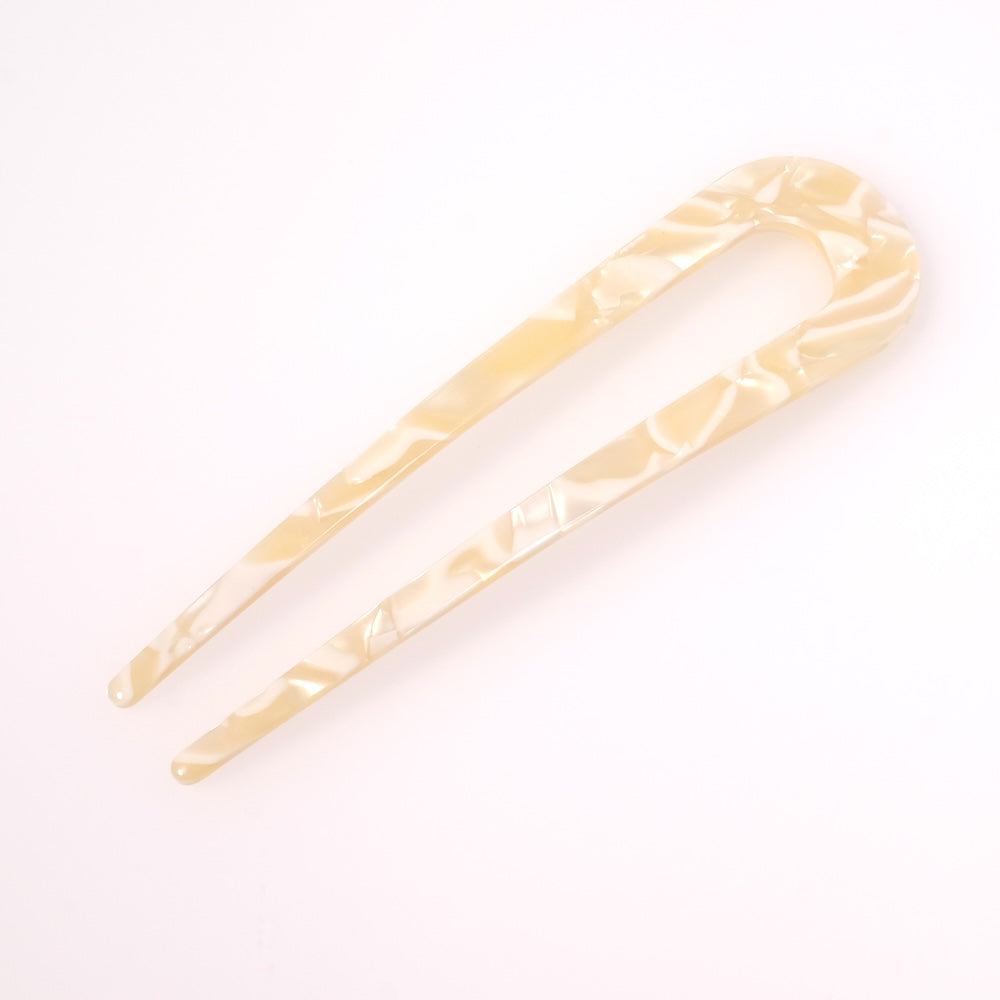 Hair pin peaks in white cream acetate