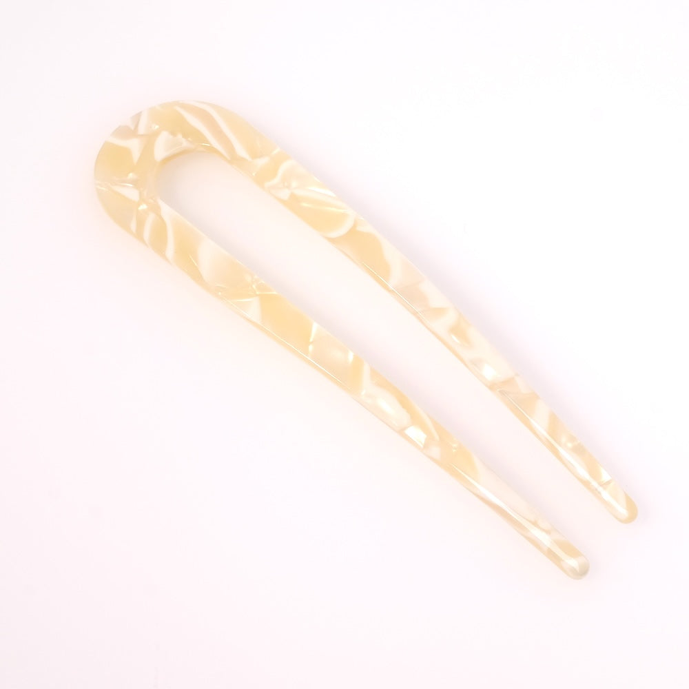 Hair pin peaks in white cream acetate