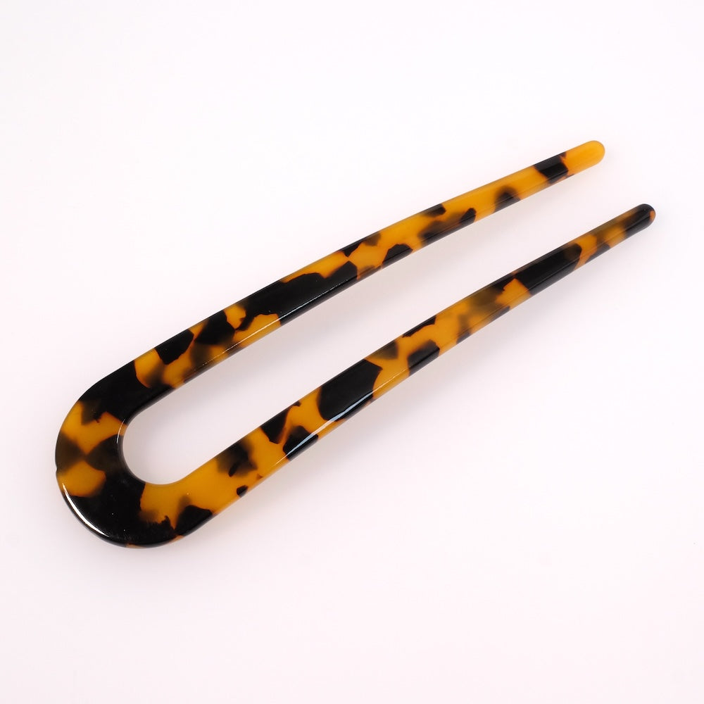 Hair pin peaks in brown acetate