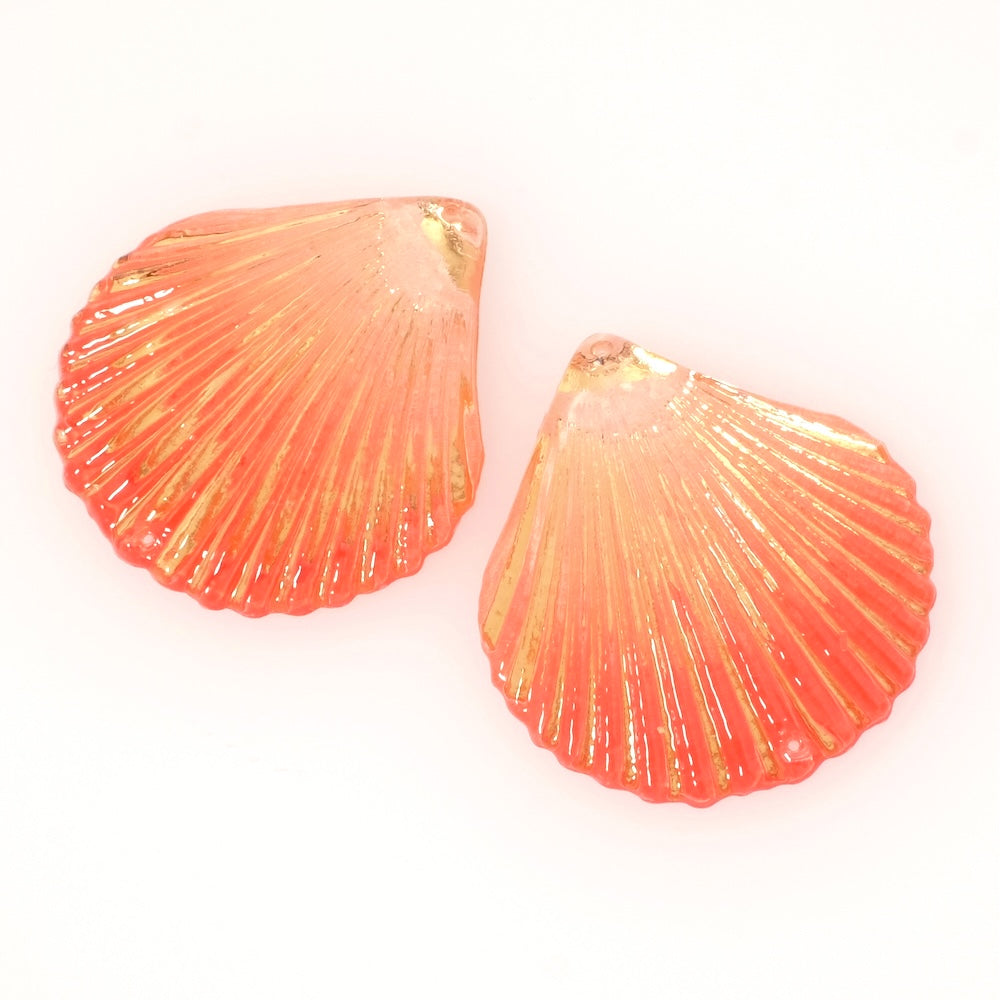 2 Shell connector pendants in gold-plated orange acetate