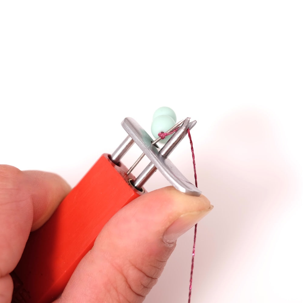 Hand tool for knots between beads - Beadsmith