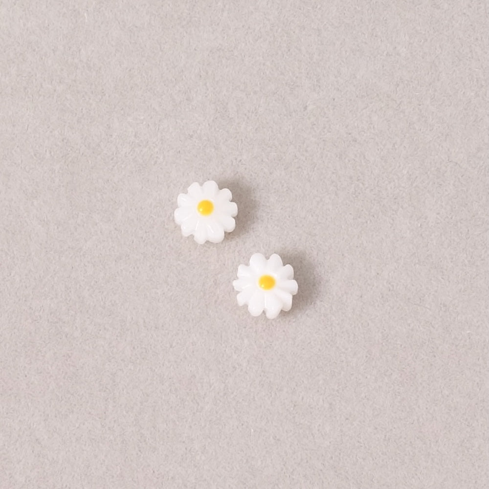 2 Daisy 6mm Beads in White Natural Mother-of-Pearl and Yellow Enamel