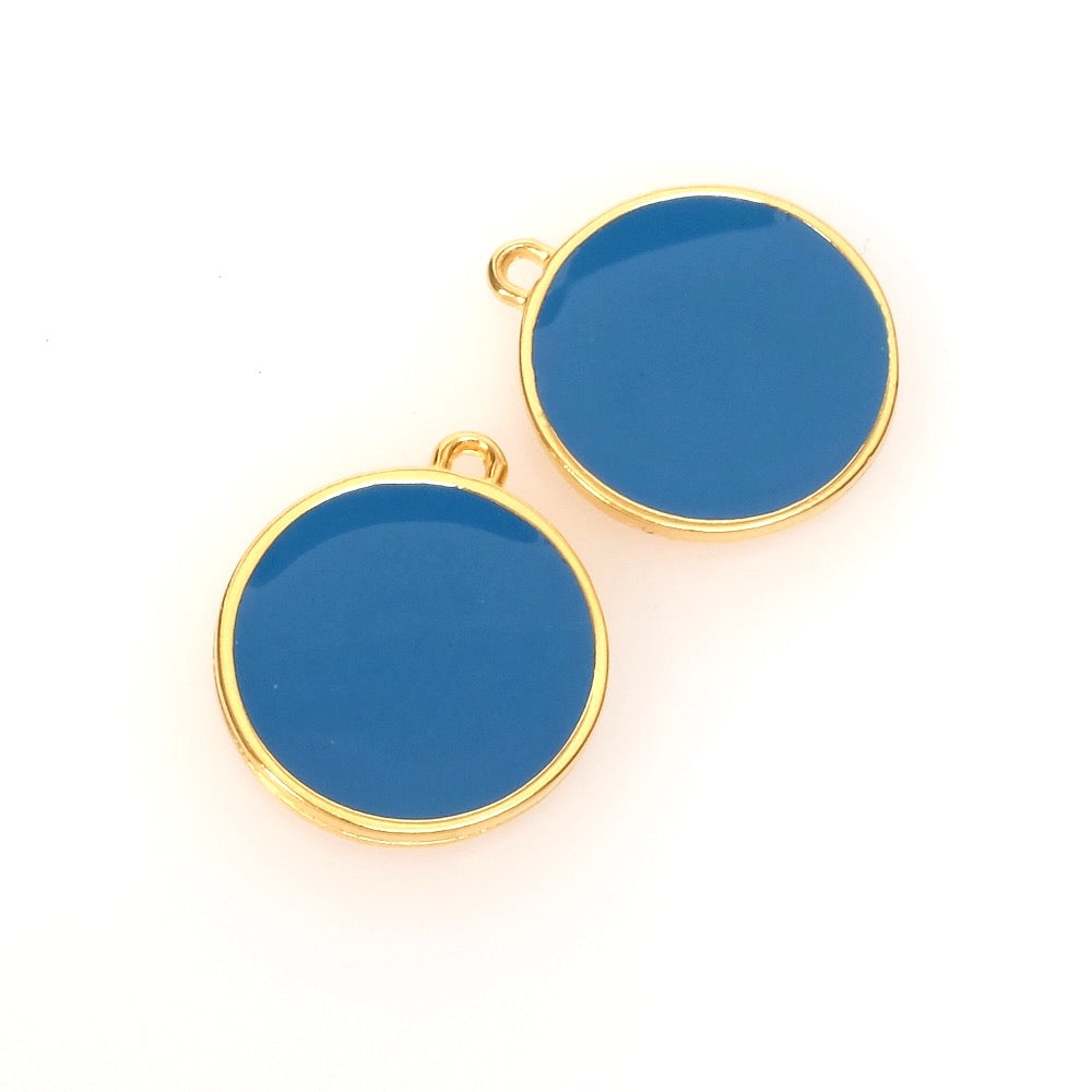 Blue enamelled 19mm round pendant in 24K gold-plated Zamak