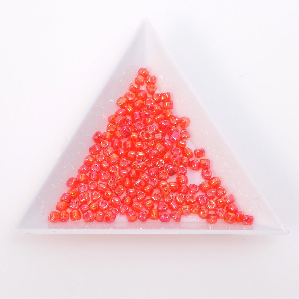 5 grams of Miyuki triangles 8/0 N°1158 iridescent red AB beads