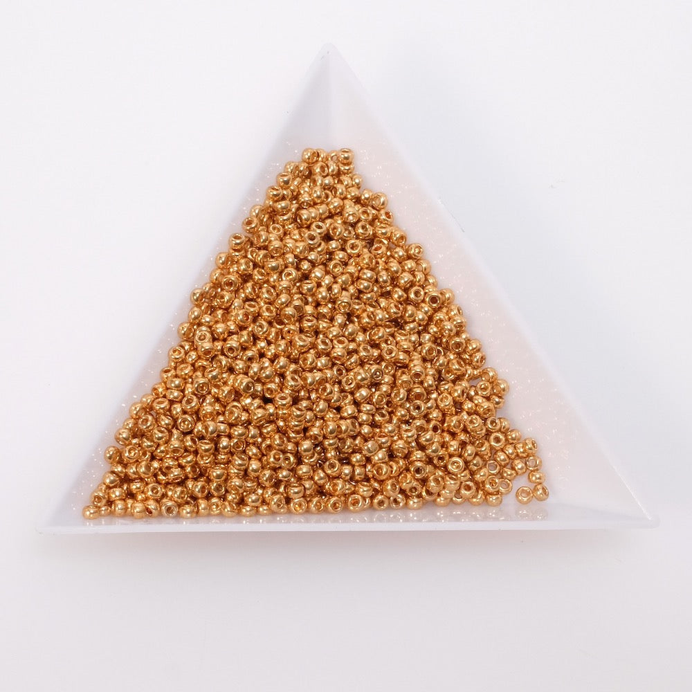 5 grams of Miyuki Rocailles 11/0 Galvanized Yellow Gold N°1053 beads