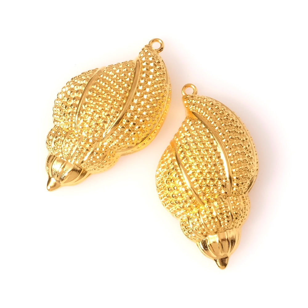 Large shell pendant in 24K gold-plated Zamak