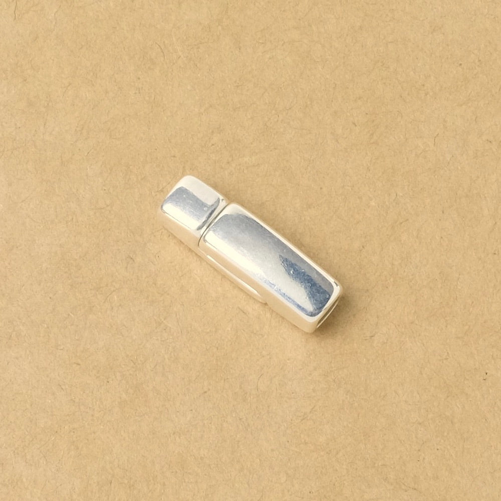 Magnetic clasp in silver-plated Zamak for 3mm cord